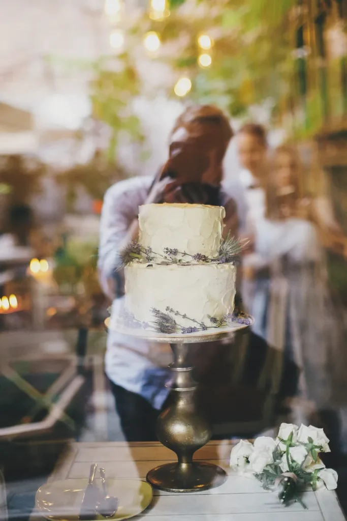 A rustic elegant wedding cake.