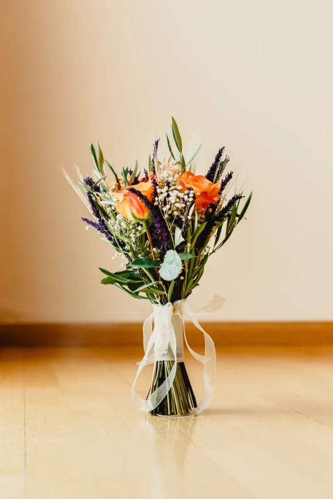 A small wedding bouquet fall to help accent your wedding look without overtaking it.
