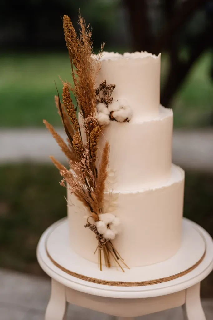 A boho fall wedding cake.
